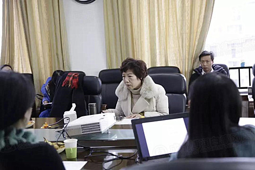 秘书长唐红在会上发言