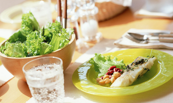 保持良好的饮食,营养失衡诱白斑!