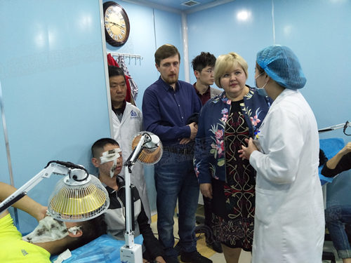 波波娃博士参观中药塌渍技术