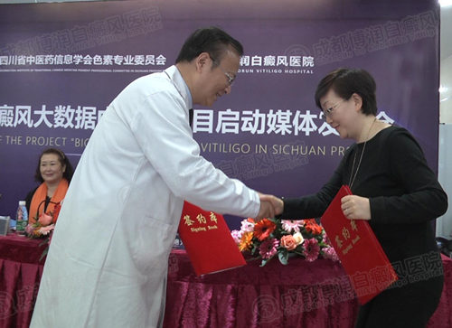 杨艳芳教授代表四川大学华西公共学院与我院签定合作协议