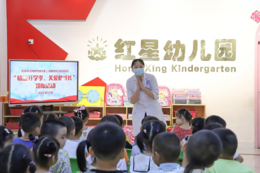 情暖开学季,关爱助成长-成都博润开展爱心捐赠活动