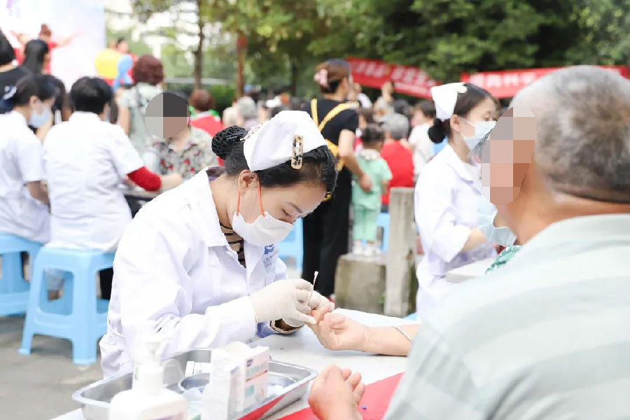 【博润大事纪】健康义诊惠民生——成都博润开展社区义诊活动
