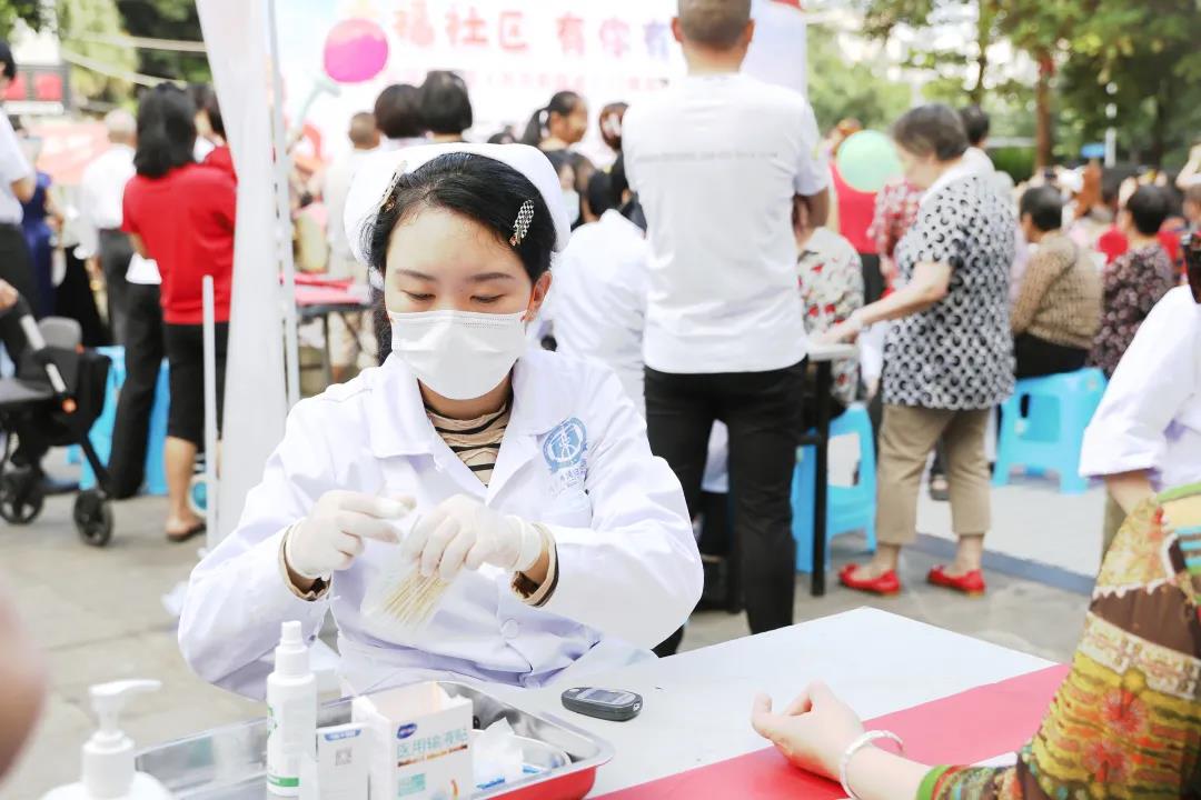 【博润大事纪】健康义诊惠民生——成都博润开展社区义诊活动