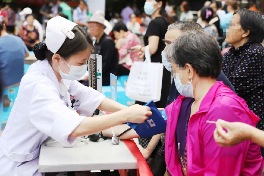 【博润大事纪】健康义诊惠民生——成都博润开展社区义诊活动