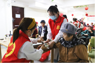 “九九重阳、与爱同行”博润爱心小组走进康养中心