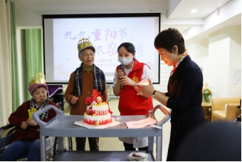 “九九重阳、与爱同行”博润爱心小组走进康养中心
