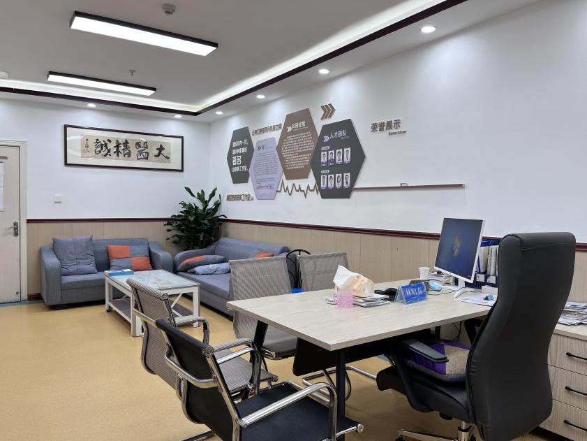 四川省《名医工作室》疑难型白癜风诊疗中心在成都博润挂牌成立