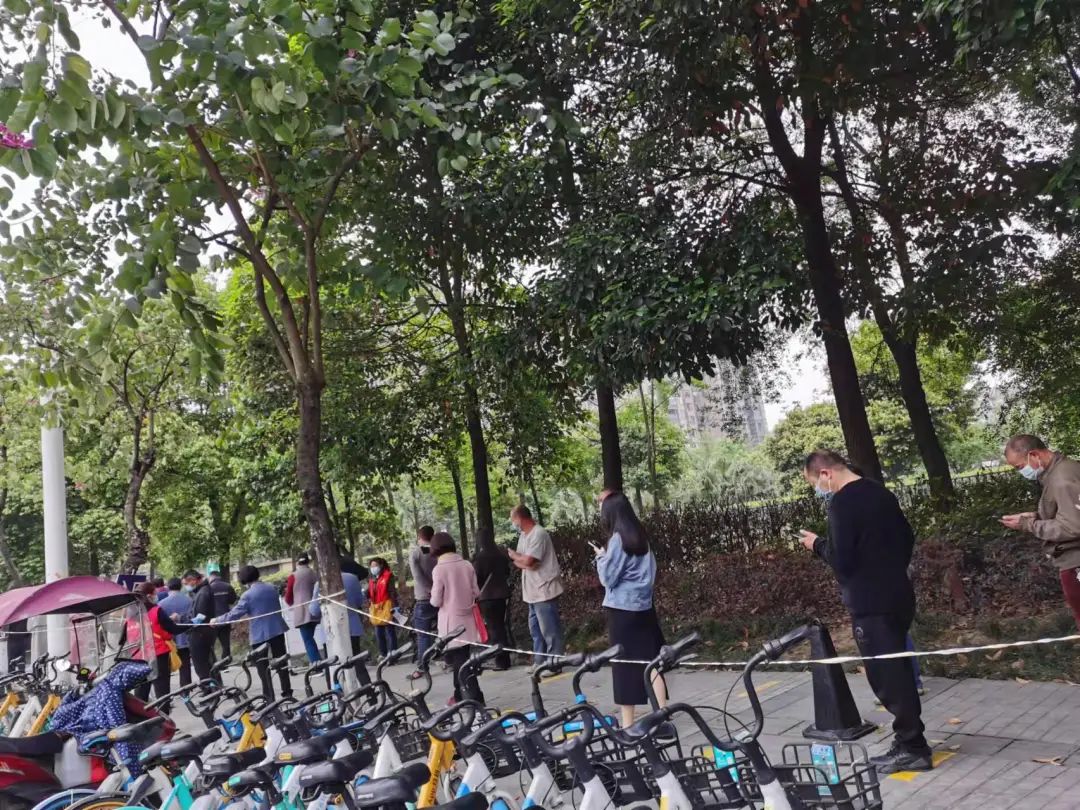 共克时艰!成都博润白癜风医院驰援红牌楼街道核酸检测采样工作