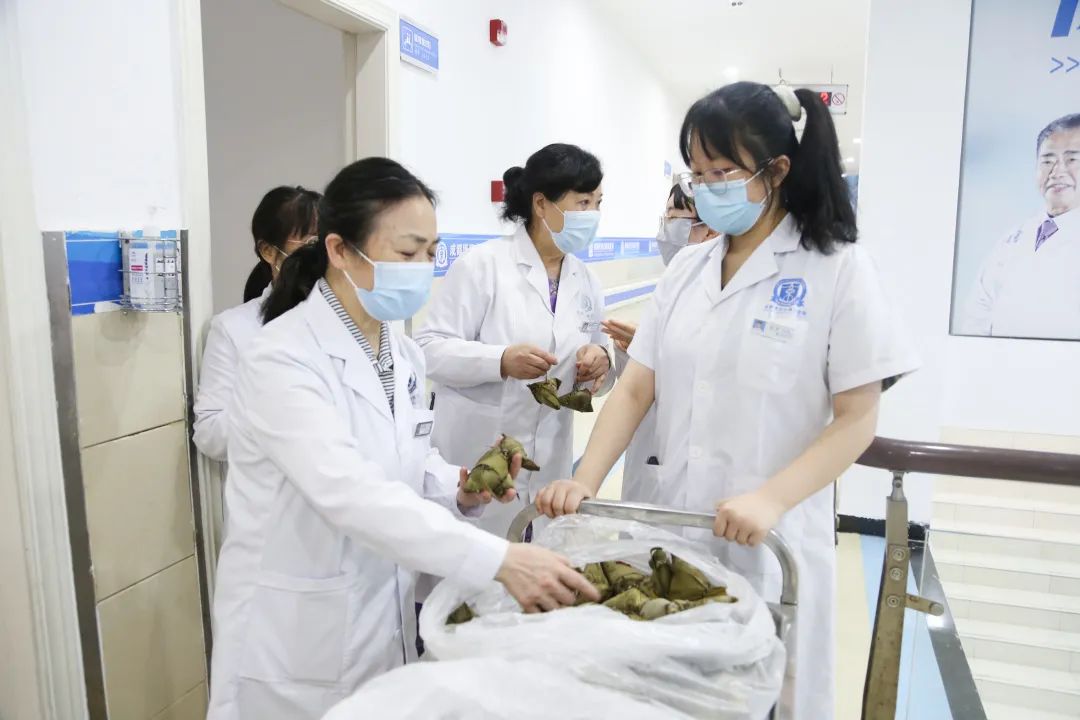 端午粽飘香,浓浓医患情:成都博润医院为在院患者送上“爱心粽”